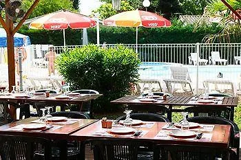 **** База отдыха Отель Le Domaine Du Cedre Rivieres  Франция