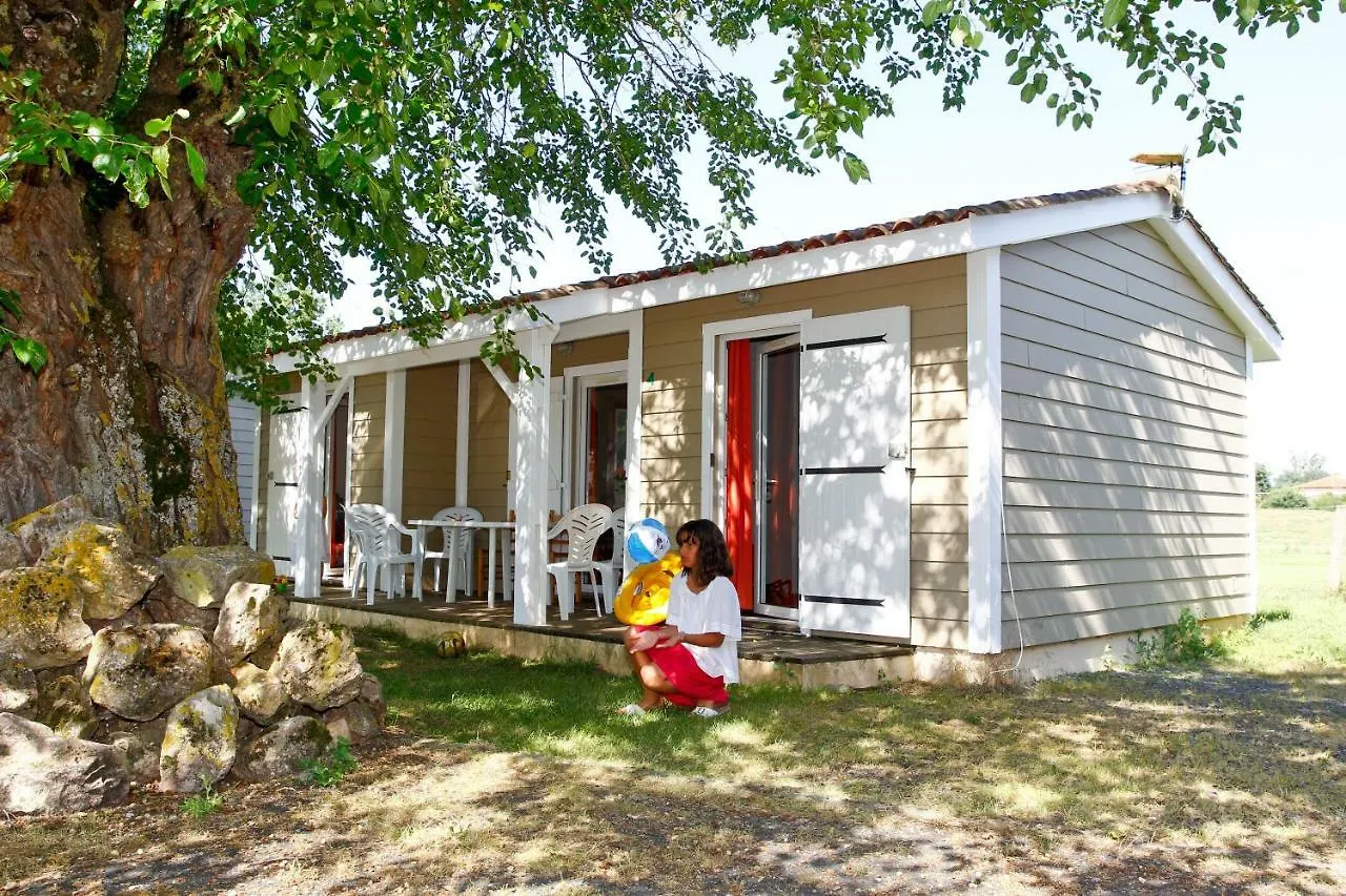 Отель Le Domaine Du Cedre Rivieres  Rivieres (Tarn)